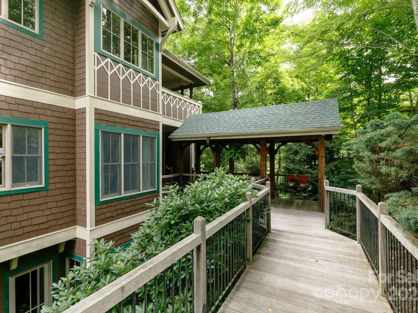 47 Creekside Way, Burnsville, NC 28714.  MLS# CAR4161071, YatesRealty ID 2153. 