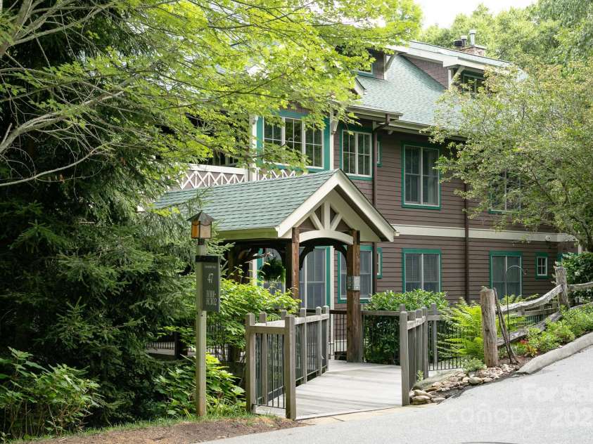 47 Creekside Way, Burnsville, NC 28714.  MLS# CAR4161071, YatesRealty ID 2153. 