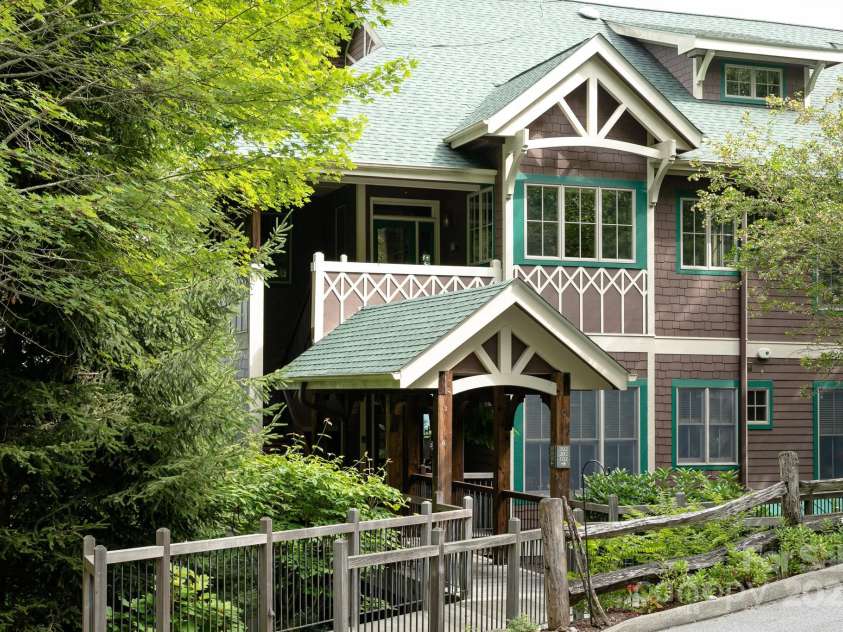 47 Creekside Way, Burnsville, NC 28714.  MLS# CAR4161071, YatesRealty ID 2153. 