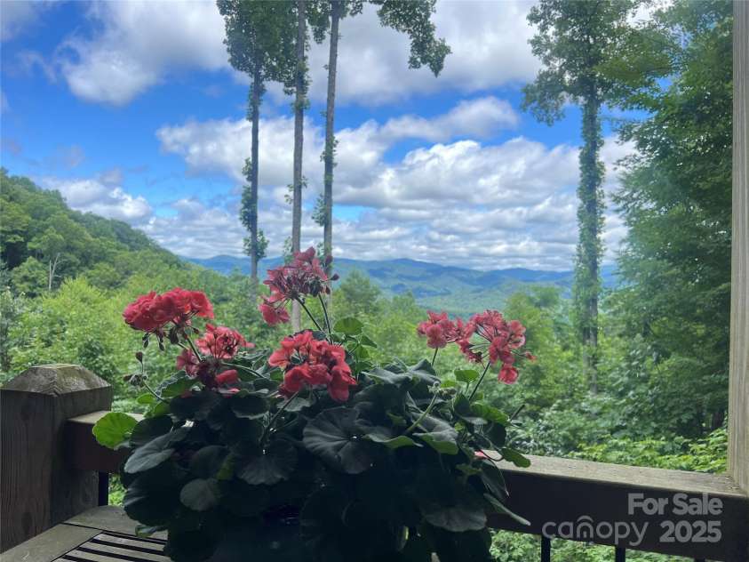 47 Creekside Way, Burnsville, NC 28714.  MLS# CAR4161071, YatesRealty ID 2153. 