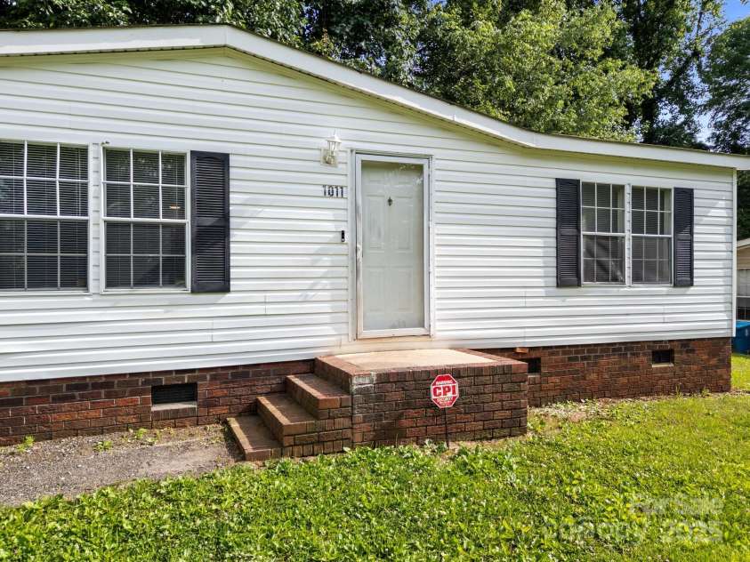 1011 Rachel Lane, Salisbury, NC 28147.  MLS# CAR4269437, YatesRealty ID 21530. 
