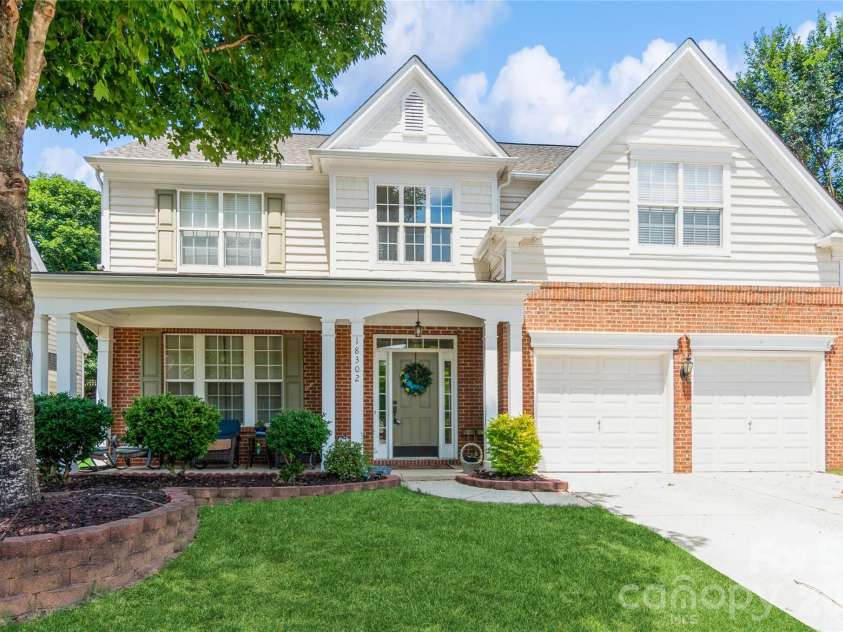 18302 Victoria Bay Drive, Cornelius, NC 28031.  MLS# CAR4367441, YatesRealty ID 21531. 
