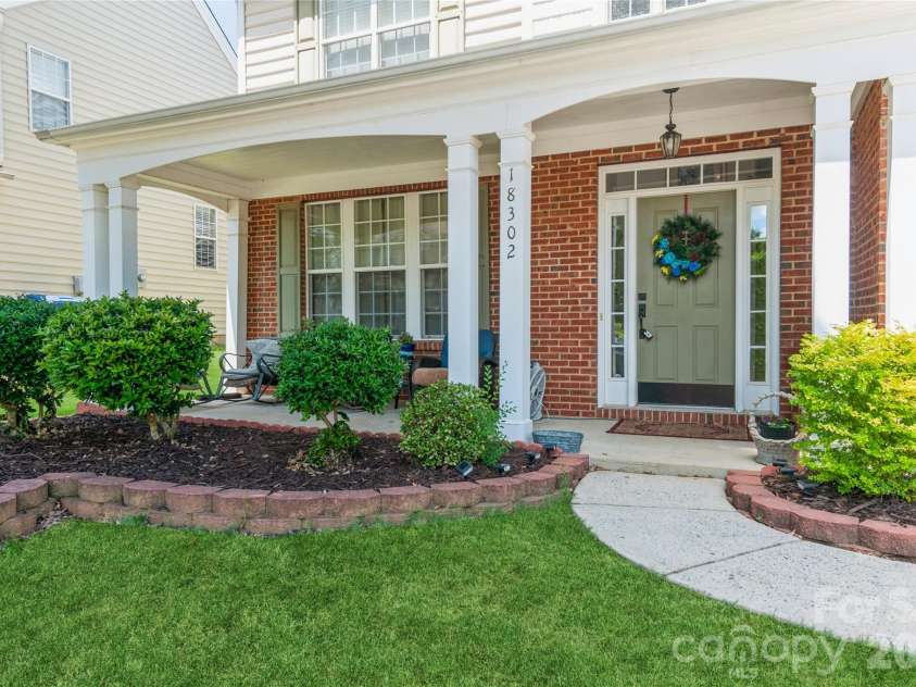 18302 Victoria Bay Drive, Cornelius, NC 28031.  MLS# CAR4367441, YatesRealty ID 21531. 