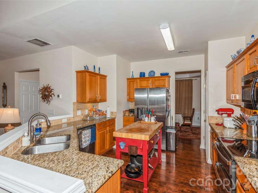 18302 Victoria Bay Drive, Cornelius, NC 28031.  MLS# CAR4367441, YatesRealty ID 21531. 