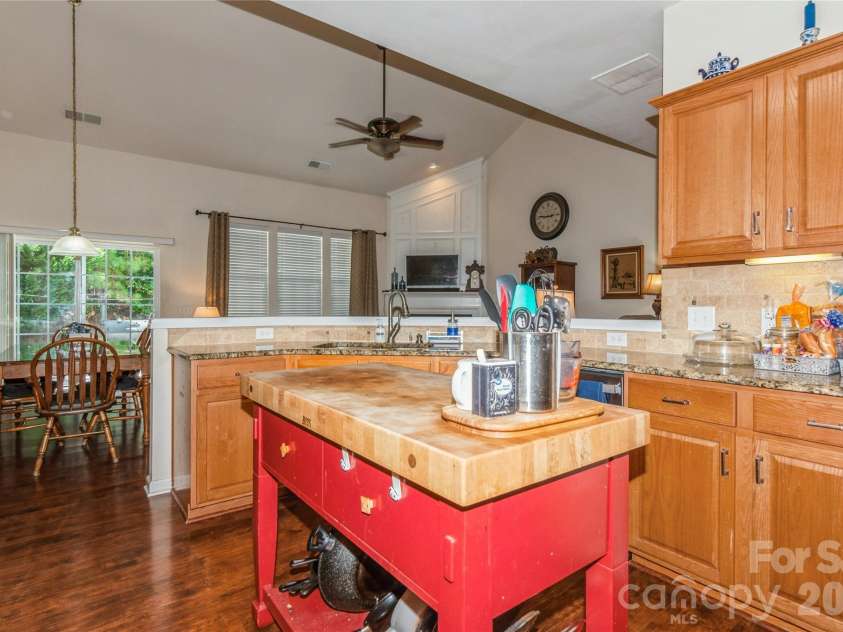 18302 Victoria Bay Drive, Cornelius, NC 28031.  MLS# CAR4367441, YatesRealty ID 21531. 