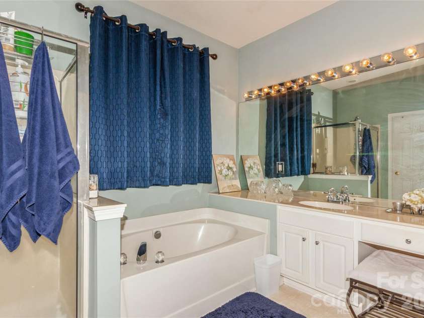 18302 Victoria Bay Drive, Cornelius, NC 28031.  MLS# CAR4367441, YatesRealty ID 21531. 
