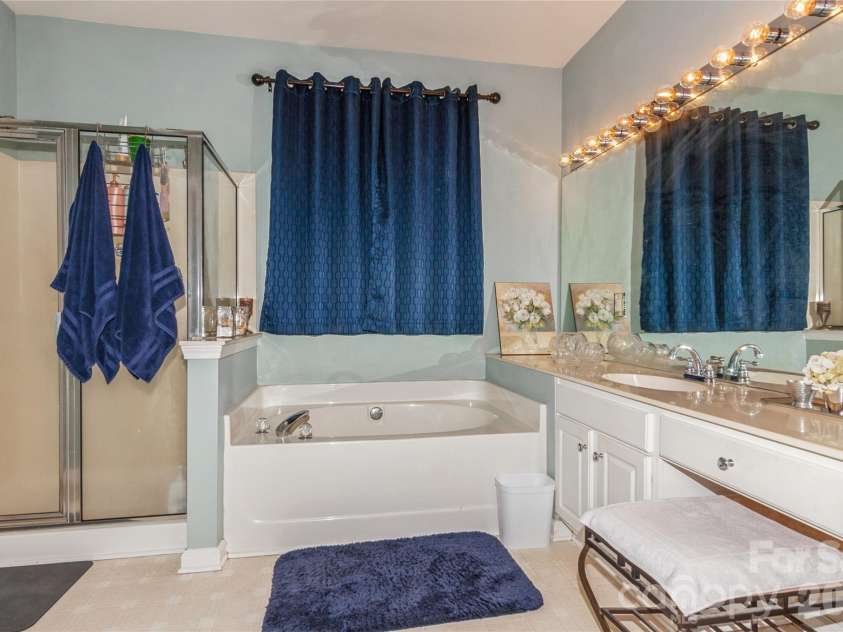 18302 Victoria Bay Drive, Cornelius, NC 28031.  MLS# CAR4367441, YatesRealty ID 21531. 