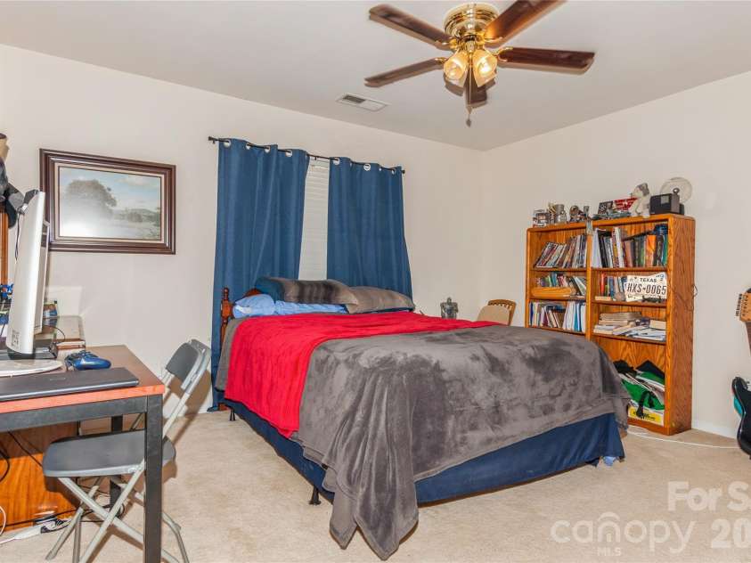 18302 Victoria Bay Drive, Cornelius, NC 28031.  MLS# CAR4367441, YatesRealty ID 21531. 
