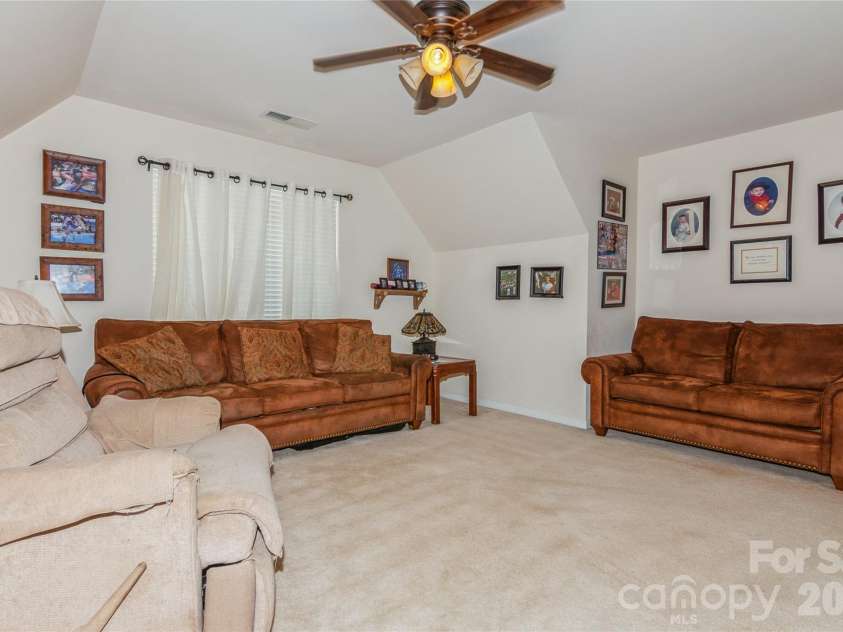 18302 Victoria Bay Drive, Cornelius, NC 28031.  MLS# CAR4367441, YatesRealty ID 21531. 
