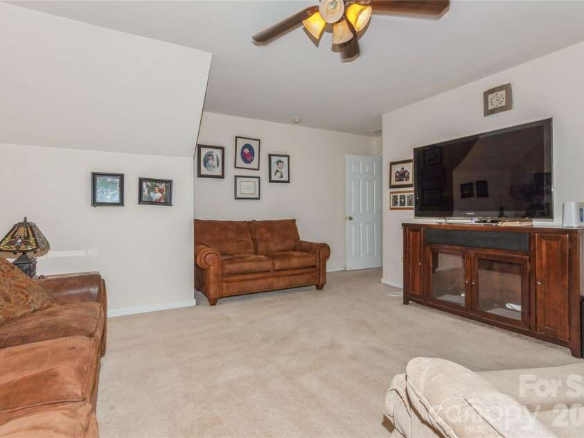 18302 Victoria Bay Drive, Cornelius, NC 28031.  MLS# CAR4367441, YatesRealty ID 21531. 