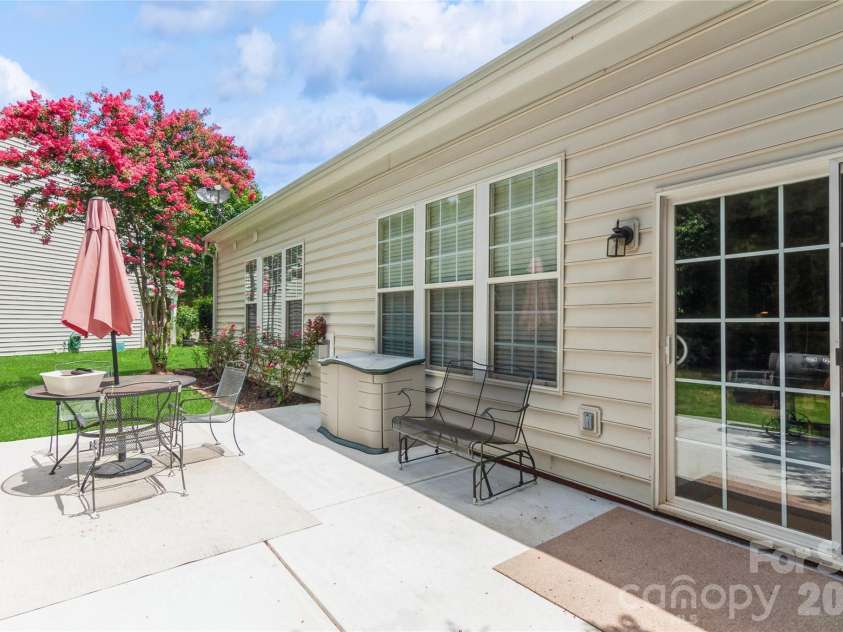 18302 Victoria Bay Drive, Cornelius, NC 28031.  MLS# CAR4367441, YatesRealty ID 21531. 