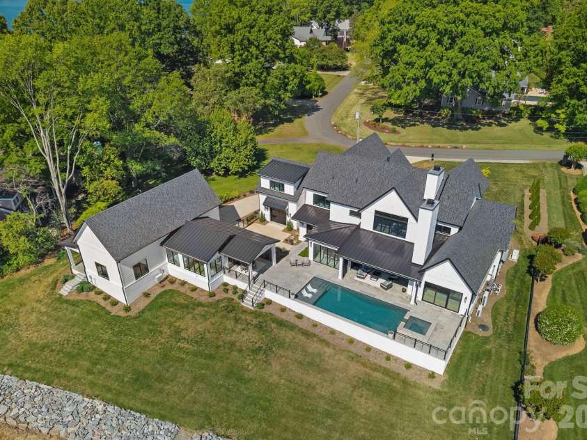 16906 Lake Shore Drive, Cornelius, NC 28031.  MLS# CAR4372542, YatesRealty ID 21532. 