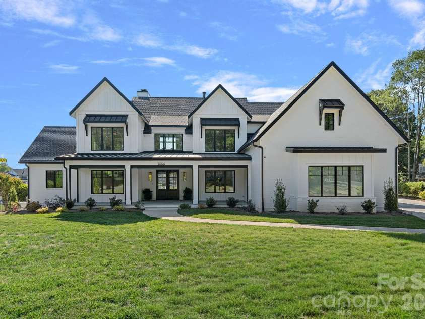 16906 Lake Shore Drive, Cornelius, NC 28031.  MLS# CAR4372542, YatesRealty ID 21532. 
