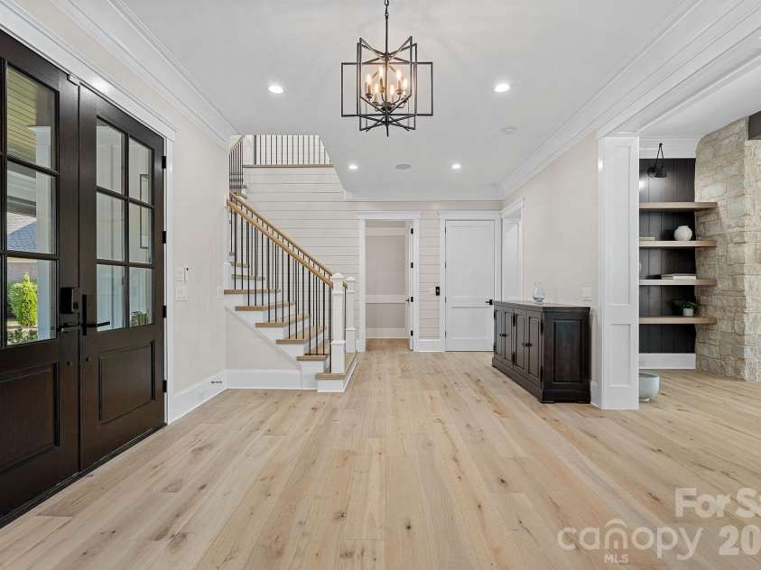 16906 Lake Shore Drive, Cornelius, NC 28031.  MLS# CAR4372542, YatesRealty ID 21532. 