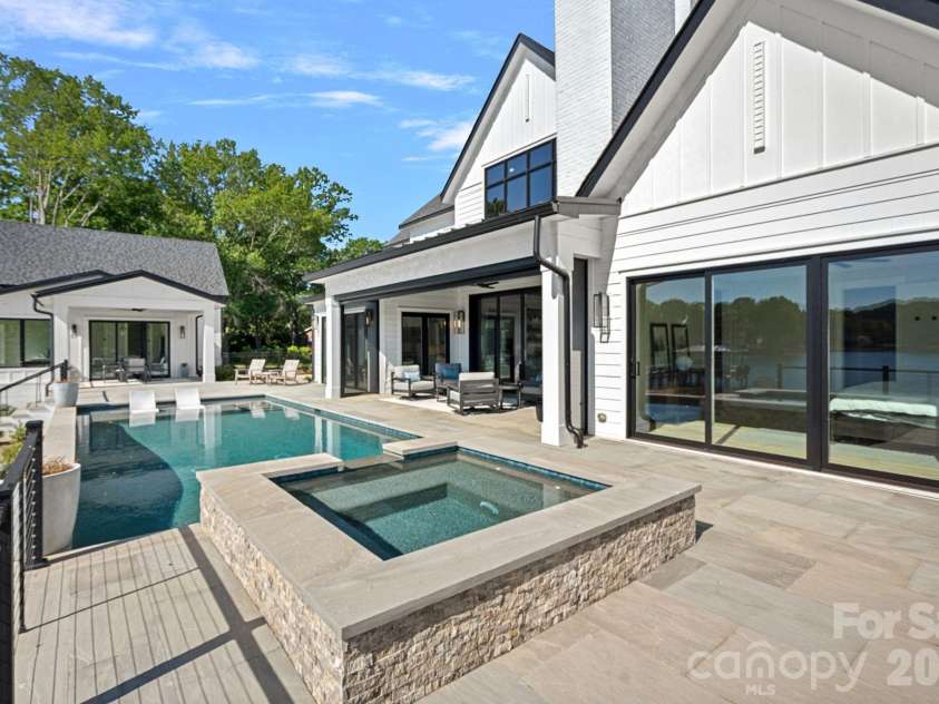 16906 Lake Shore Drive, Cornelius, NC 28031.  MLS# CAR4372542, YatesRealty ID 21532. 