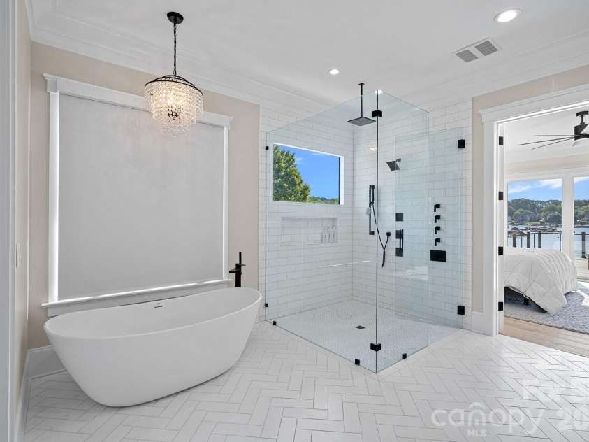16906 Lake Shore Drive, Cornelius, NC 28031.  MLS# CAR4372542, YatesRealty ID 21532. 