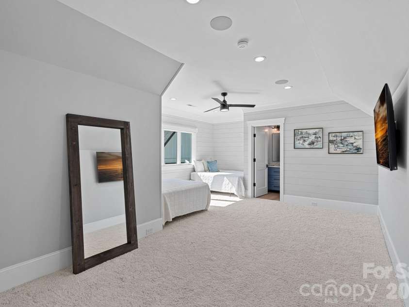 16906 Lake Shore Drive, Cornelius, NC 28031.  MLS# CAR4372542, YatesRealty ID 21532. 