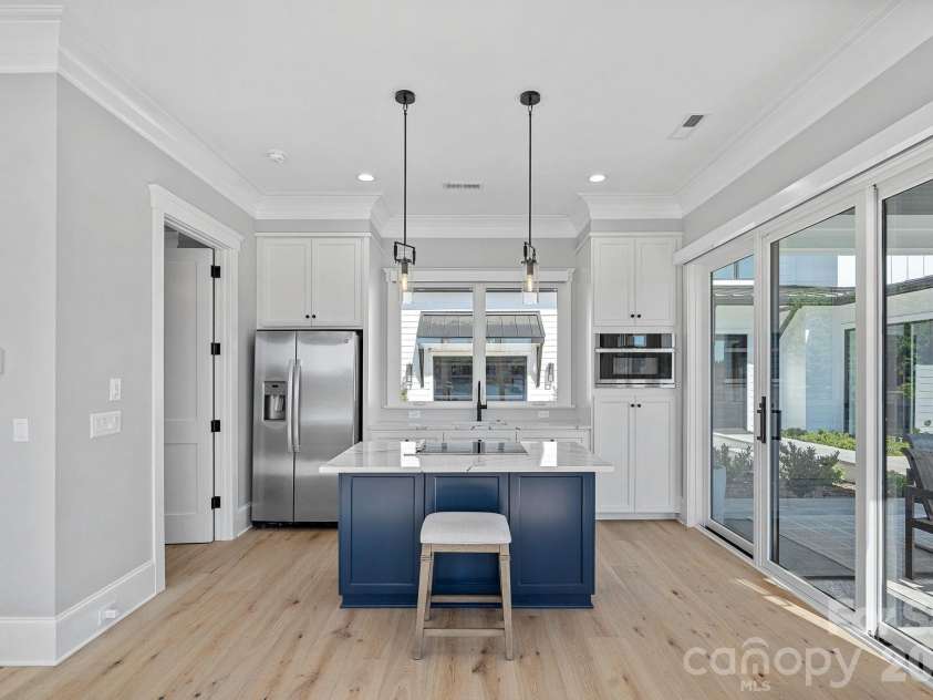 16906 Lake Shore Drive, Cornelius, NC 28031.  MLS# CAR4372542, YatesRealty ID 21532. 