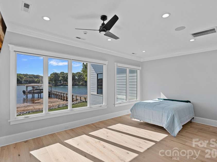 16906 Lake Shore Drive, Cornelius, NC 28031.  MLS# CAR4372542, YatesRealty ID 21532. 