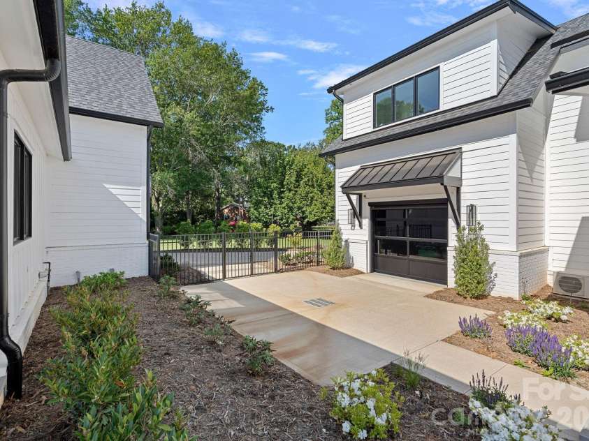 16906 Lake Shore Drive, Cornelius, NC 28031.  MLS# CAR4372542, YatesRealty ID 21532. 