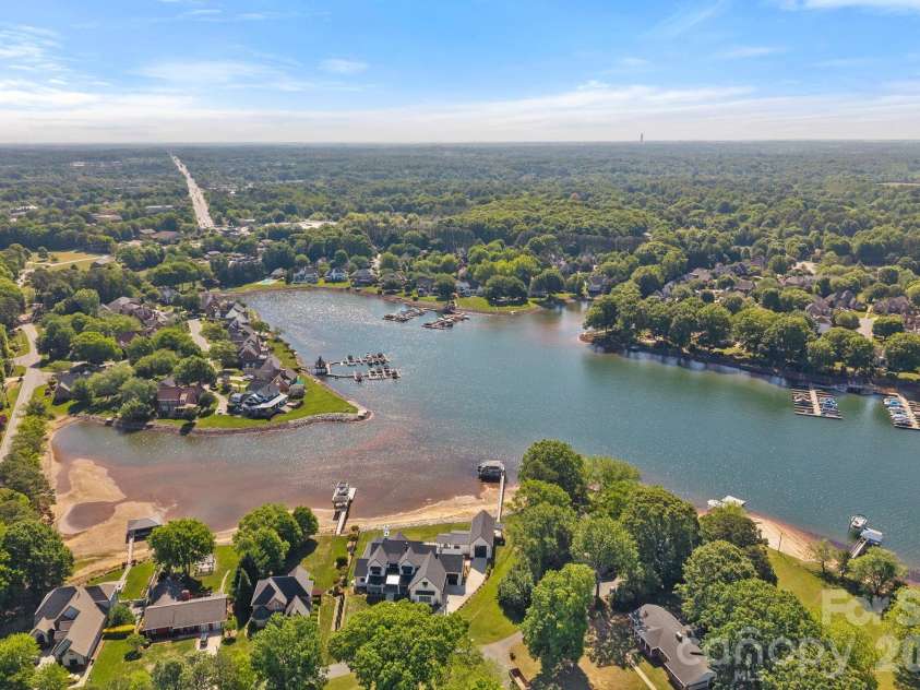 16906 Lake Shore Drive, Cornelius, NC 28031.  MLS# CAR4372542, YatesRealty ID 21532. 