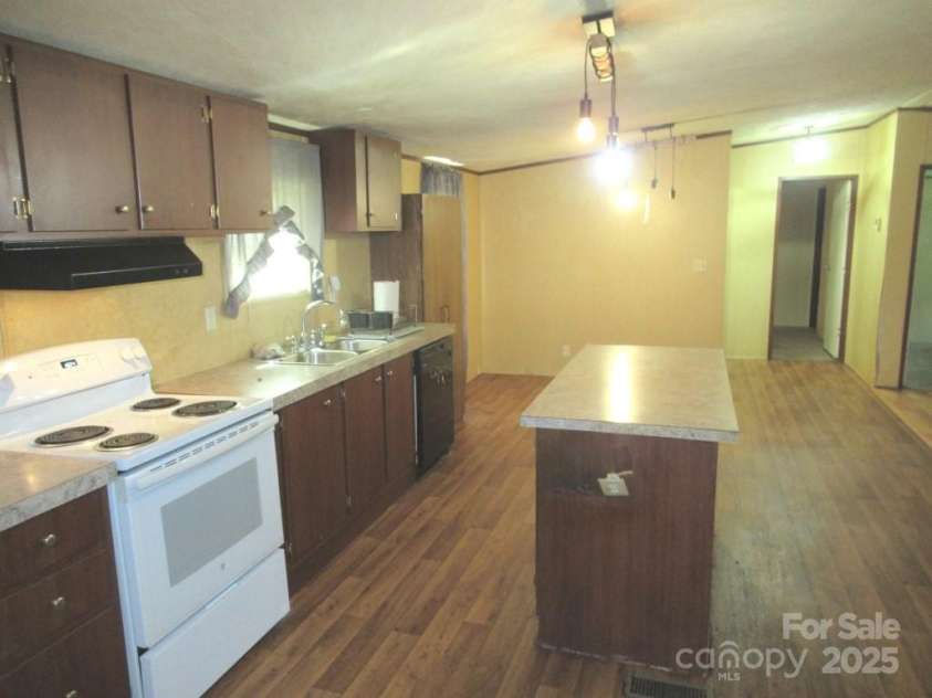 3942 Benny Shrum Lane, Maiden, NC 28650.  MLS# CAR4256481, YatesRealty ID 21532. 