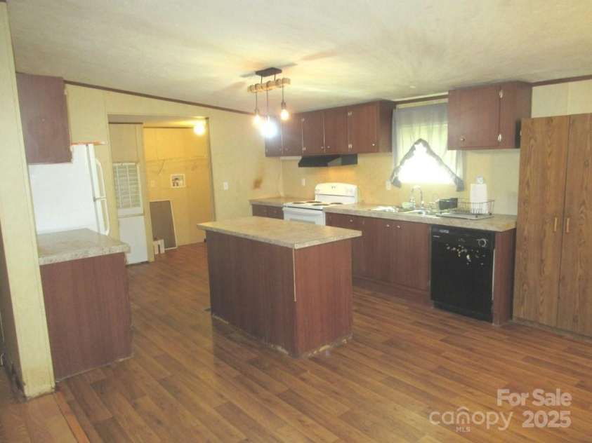 3942 Benny Shrum Lane, Maiden, NC 28650.  MLS# CAR4256481, YatesRealty ID 21532. 