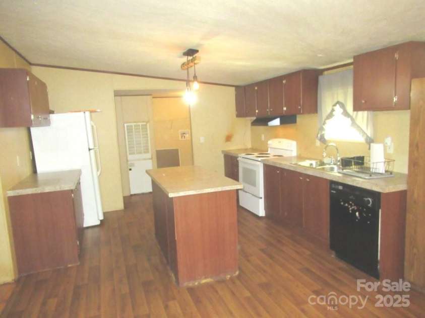 3942 Benny Shrum Lane, Maiden, NC 28650.  MLS# CAR4256481, YatesRealty ID 21532. 