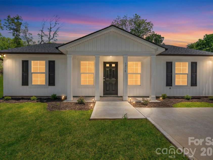 1210 Old Greenbriar Drive, Lancaster, SC 29720.  MLS# CAR4377067, YatesRealty ID 21533. 