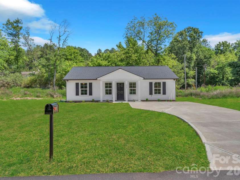 1210 Old Greenbriar Drive, Lancaster, SC 29720.  MLS# CAR4377067, YatesRealty ID 21533. 