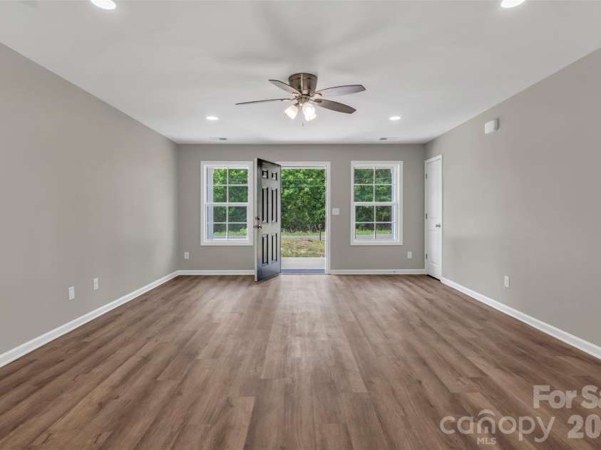 1210 Old Greenbriar Drive, Lancaster, SC 29720.  MLS# CAR4377067, YatesRealty ID 21533. 