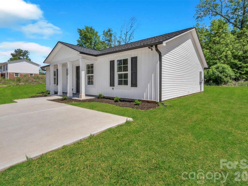 1210 Old Greenbriar Drive, Lancaster, SC 29720.  MLS# CAR4377067, YatesRealty ID 21533. 