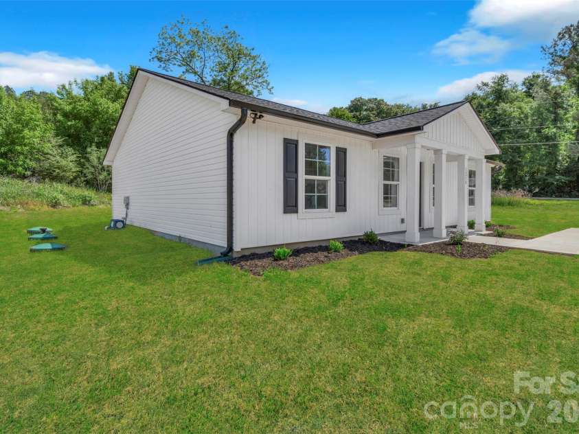 1210 Old Greenbriar Drive, Lancaster, SC 29720.  MLS# CAR4377067, YatesRealty ID 21533. 
