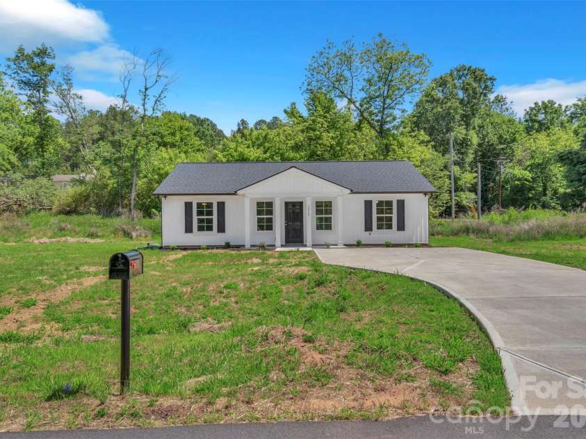 1210 Old Greenbriar Drive, Lancaster, SC 29720.  MLS# CAR4377067, YatesRealty ID 21533. 
