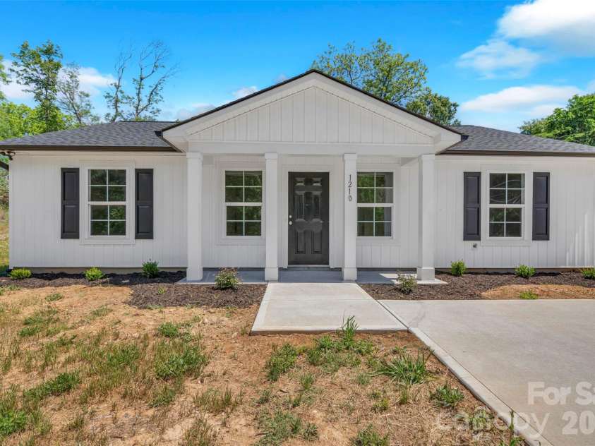 1210 Old Greenbriar Drive, Lancaster, SC 29720.  MLS# CAR4377067, YatesRealty ID 21533. 