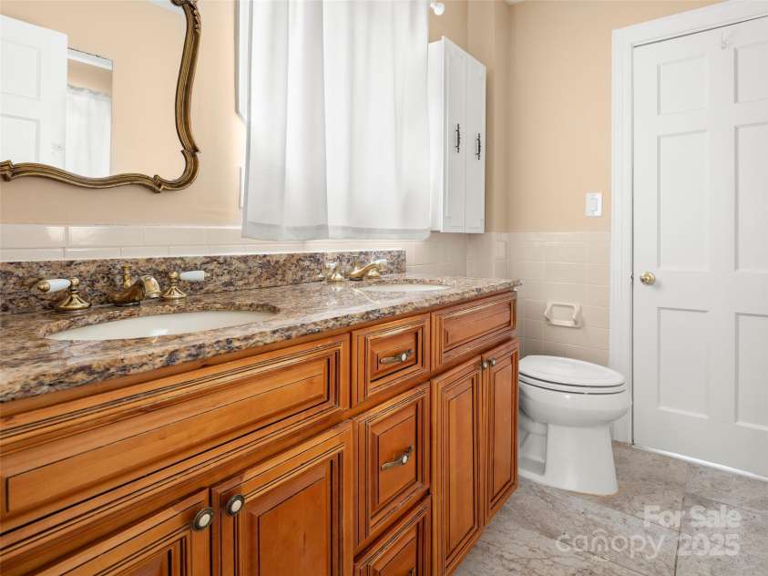 354 Kimberly Avenue, Asheville, NC 28804.  MLS# CAR4226044, YatesRealty ID 21533. 