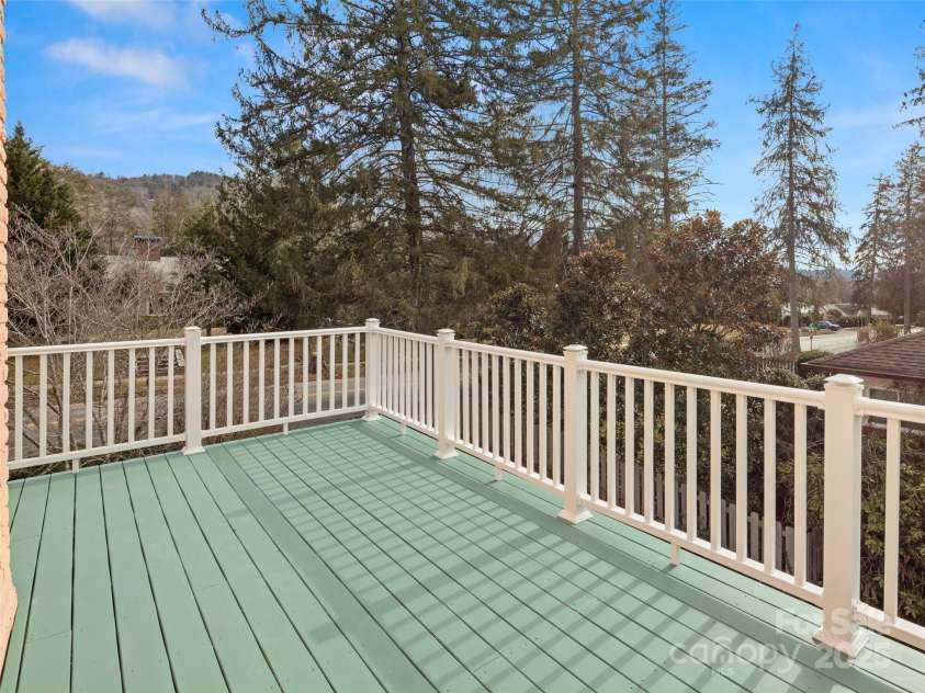 354 Kimberly Avenue, Asheville, NC 28804.  MLS# CAR4226044, YatesRealty ID 21533. 