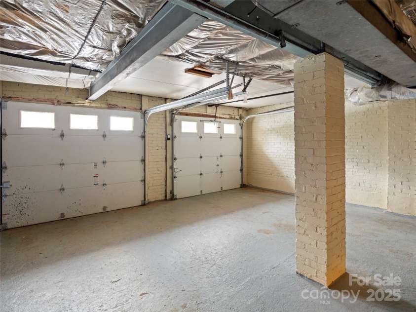 354 Kimberly Avenue, Asheville, NC 28804.  MLS# CAR4226044, YatesRealty ID 21533. 