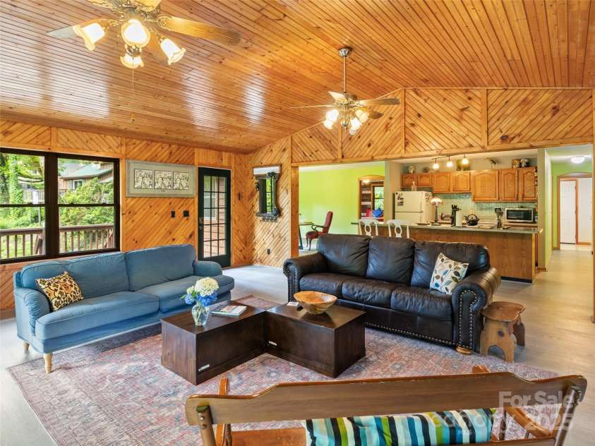 170 Mountain Farm Road, Burnsville, NC 28714.  MLS# CAR4273417, YatesRealty ID 21534. 