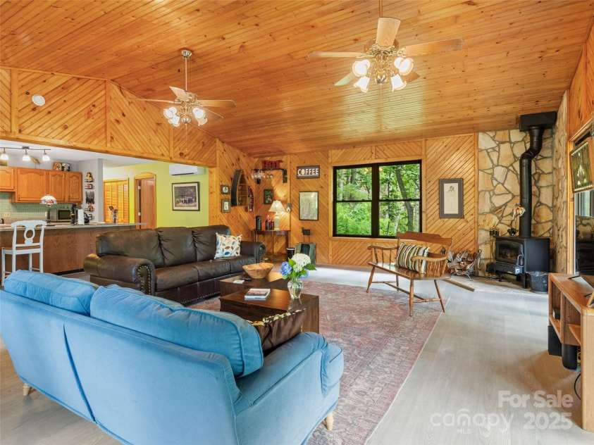 170 Mountain Farm Road, Burnsville, NC 28714.  MLS# CAR4273417, YatesRealty ID 21534. 