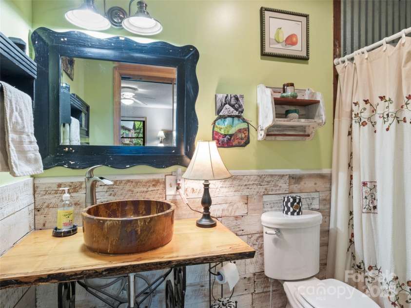 170 Mountain Farm Road, Burnsville, NC 28714.  MLS# CAR4273417, YatesRealty ID 21534. 