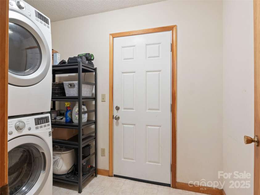 170 Mountain Farm Road, Burnsville, NC 28714.  MLS# CAR4273417, YatesRealty ID 21534. 