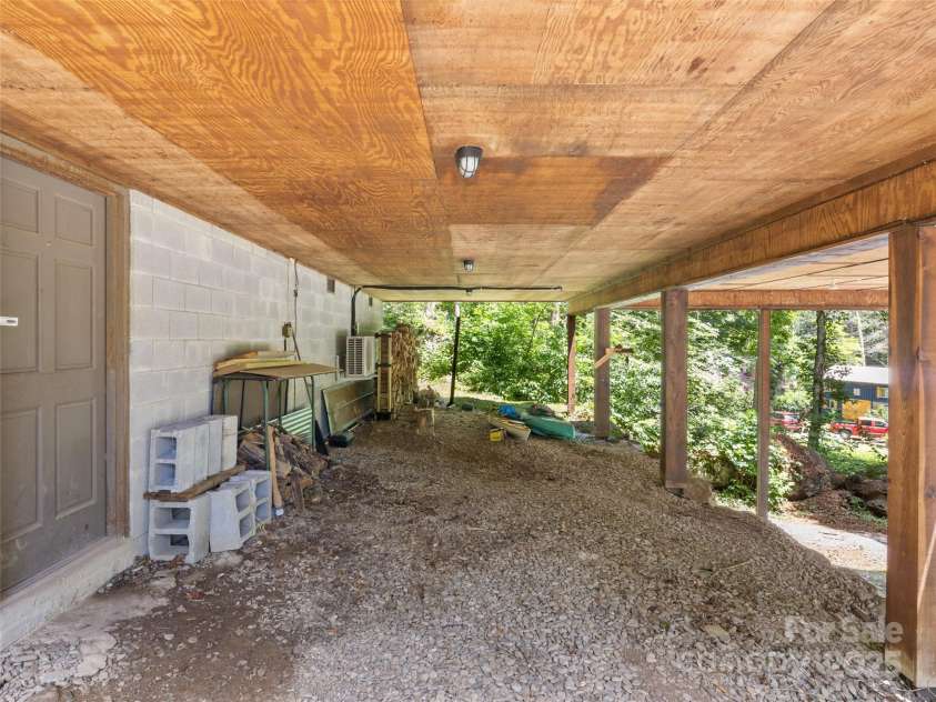 170 Mountain Farm Road, Burnsville, NC 28714.  MLS# CAR4273417, YatesRealty ID 21534. 