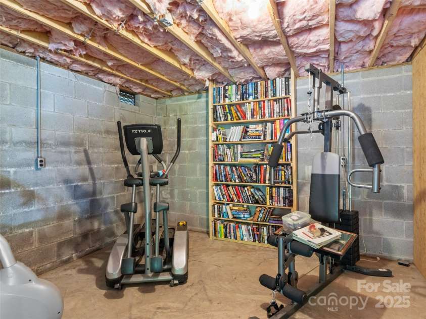 170 Mountain Farm Road, Burnsville, NC 28714.  MLS# CAR4273417, YatesRealty ID 21534. 