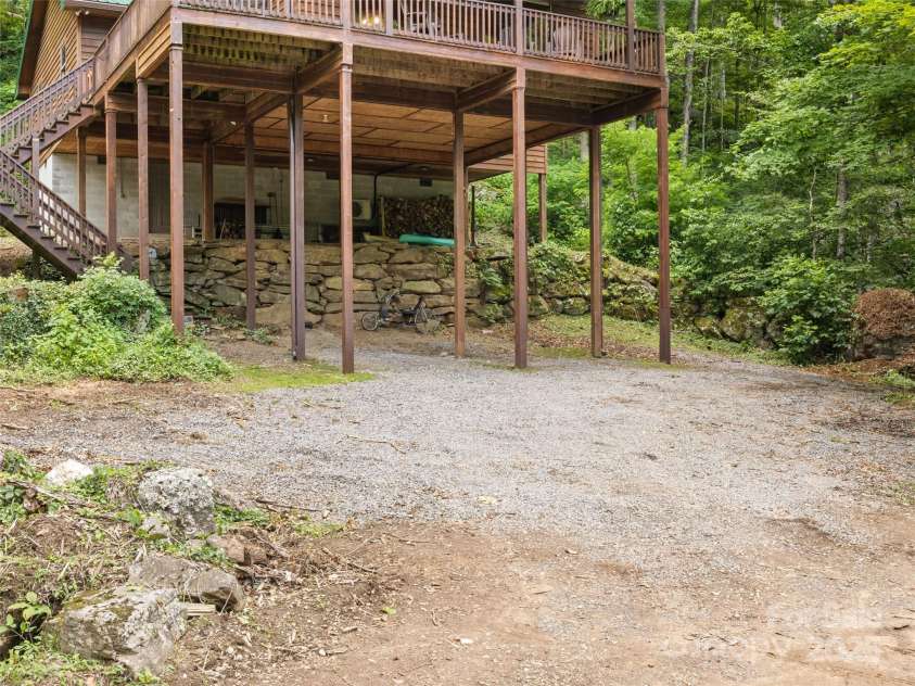 170 Mountain Farm Road, Burnsville, NC 28714.  MLS# CAR4273417, YatesRealty ID 21534. 