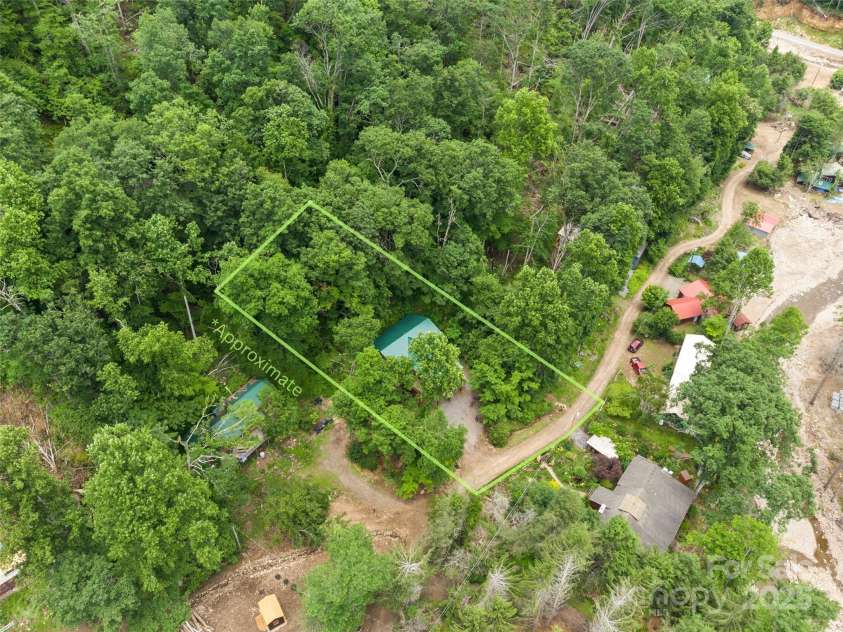 170 Mountain Farm Road, Burnsville, NC 28714.  MLS# CAR4273417, YatesRealty ID 21534. 