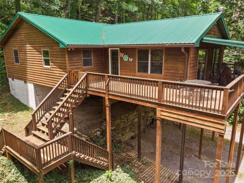 170 Mountain Farm Road, Burnsville, NC 28714.  MLS# CAR4273417, YatesRealty ID 21534. 