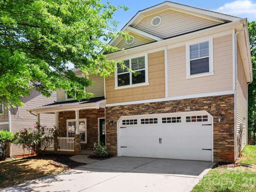 5112 Stone Park Drive, Charlotte, NC 28269.  MLS# CAR4373431, YatesRealty ID 21535. 