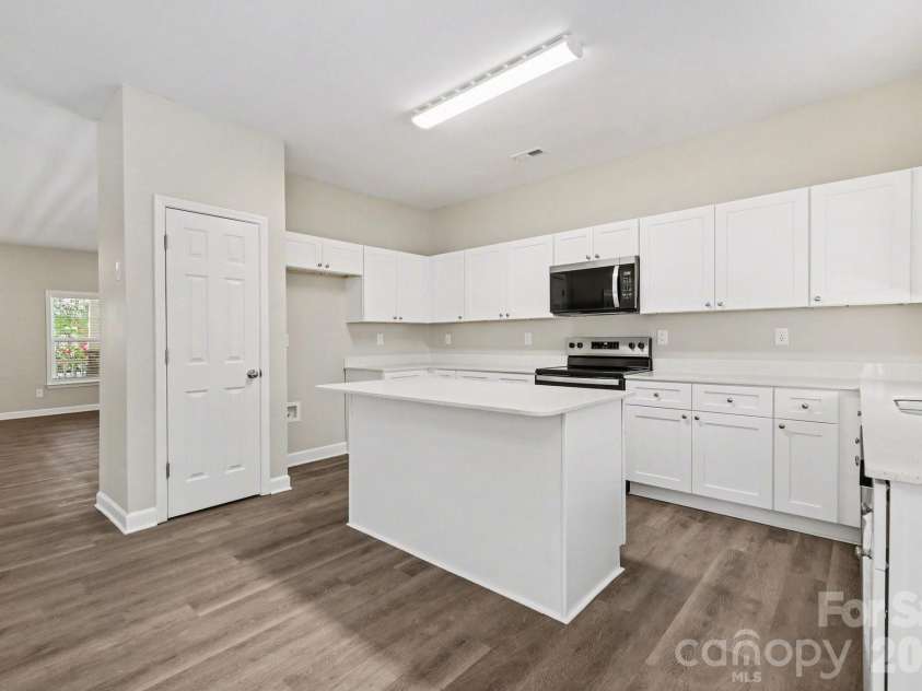 5112 Stone Park Drive, Charlotte, NC 28269.  MLS# CAR4373431, YatesRealty ID 21535. 