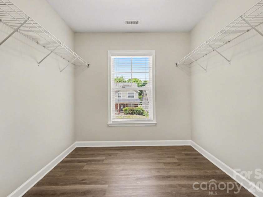 5112 Stone Park Drive, Charlotte, NC 28269.  MLS# CAR4373431, YatesRealty ID 21535. 